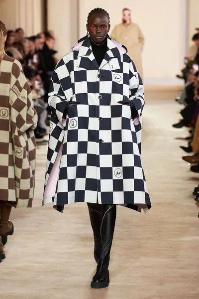 Look 11